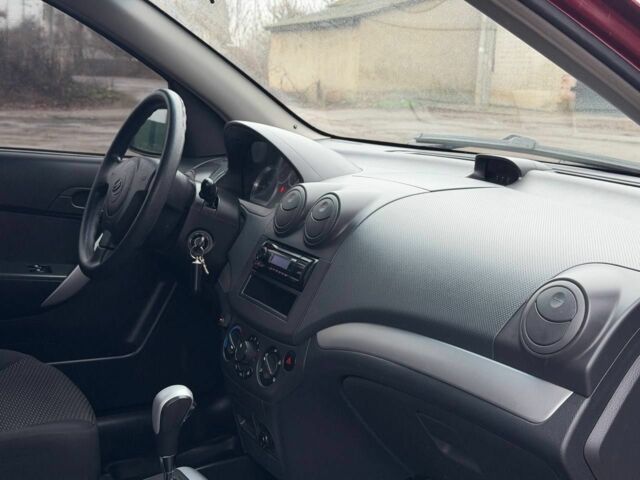 Красный Шевроле Авео, объемом двигателя 0 л и пробегом 45 тыс. км за 5950 $, фото 18 на Automoto.ua