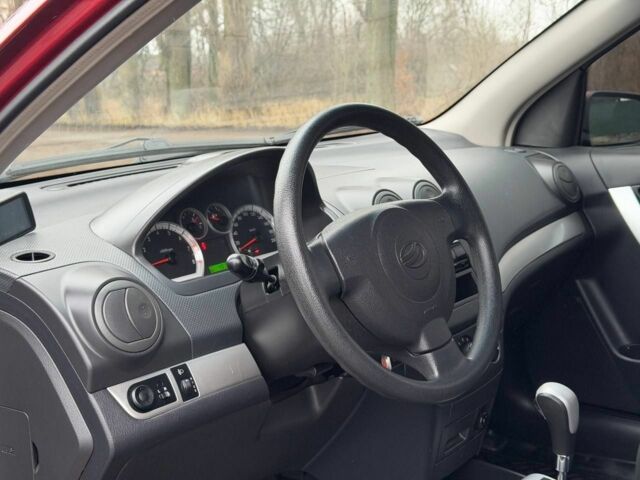 Красный Шевроле Авео, объемом двигателя 0 л и пробегом 45 тыс. км за 5950 $, фото 10 на Automoto.ua