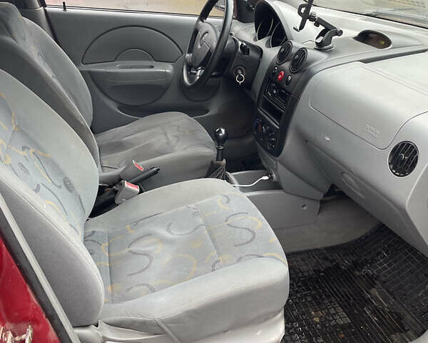 Червоний Шевроле Авео, об'ємом двигуна 1.5 л та пробігом 257 тис. км за 1699 $, фото 7 на Automoto.ua