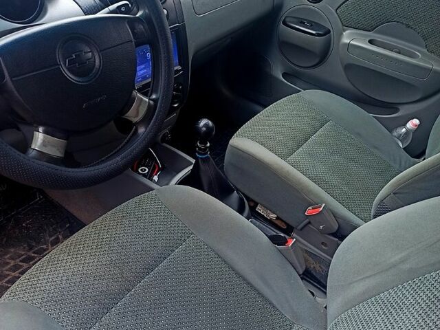 Красный Шевроле Авео, объемом двигателя 1.5 л и пробегом 320 тыс. км за 2300 $, фото 7 на Automoto.ua