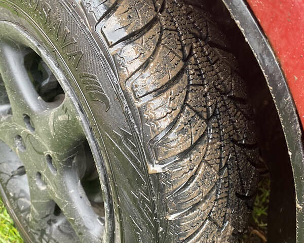 Красный Шевроле Авео, объемом двигателя 1.5 л и пробегом 250 тыс. км за 2200 $, фото 10 на Automoto.ua