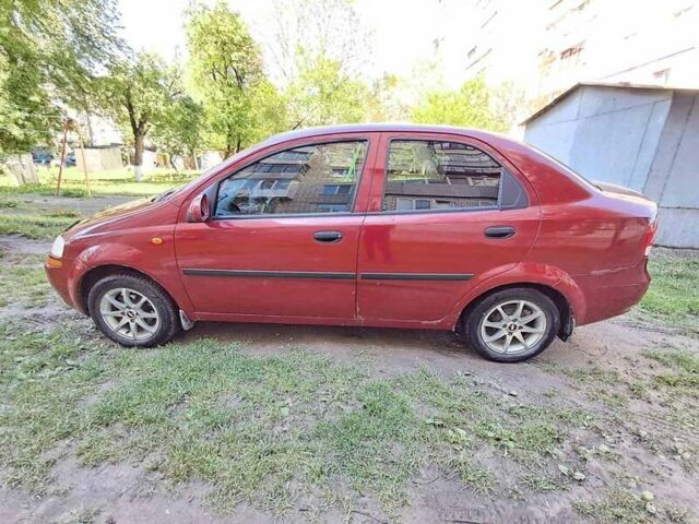 Красный Шевроле Авео, объемом двигателя 1.5 л и пробегом 160 тыс. км за 2100 $, фото 1 на Automoto.ua