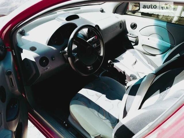 Красный Шевроле Авео, объемом двигателя 1.5 л и пробегом 215 тыс. км за 3500 $, фото 2 на Automoto.ua