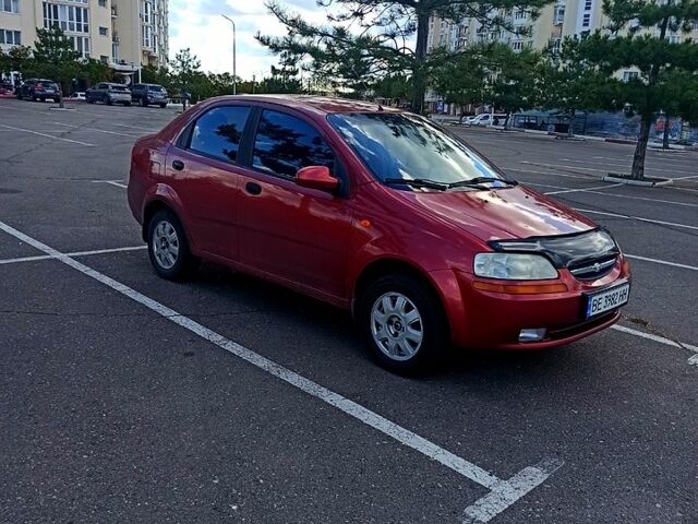 Красный Шевроле Авео, объемом двигателя 1.5 л и пробегом 320 тыс. км за 2300 $, фото 4 на Automoto.ua