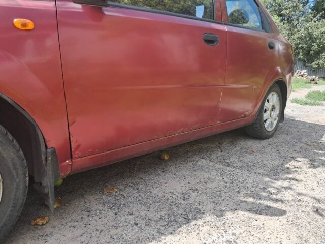 Красный Шевроле Авео, объемом двигателя 1.5 л и пробегом 300 тыс. км за 1800 $, фото 3 на Automoto.ua