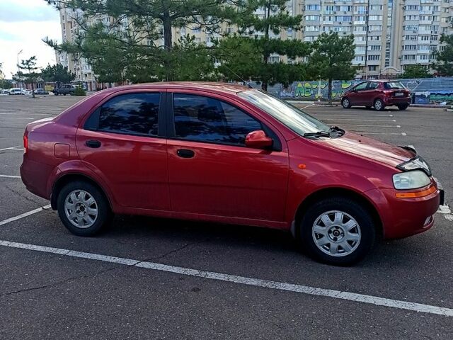 Красный Шевроле Авео, объемом двигателя 1.5 л и пробегом 320 тыс. км за 2300 $, фото 1 на Automoto.ua