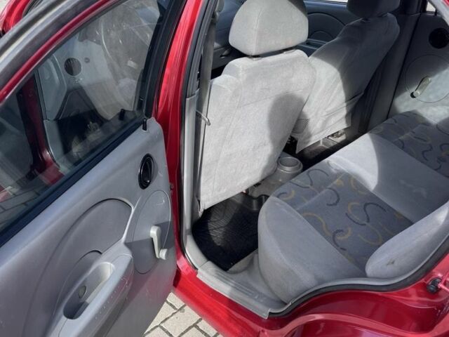 Красный Шевроле Авео, объемом двигателя 1.5 л и пробегом 200 тыс. км за 1950 $, фото 7 на Automoto.ua