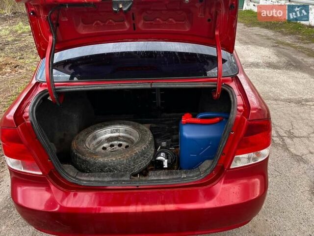Красный Шевроле Авео, объемом двигателя 1.5 л и пробегом 300 тыс. км за 2500 $, фото 6 на Automoto.ua