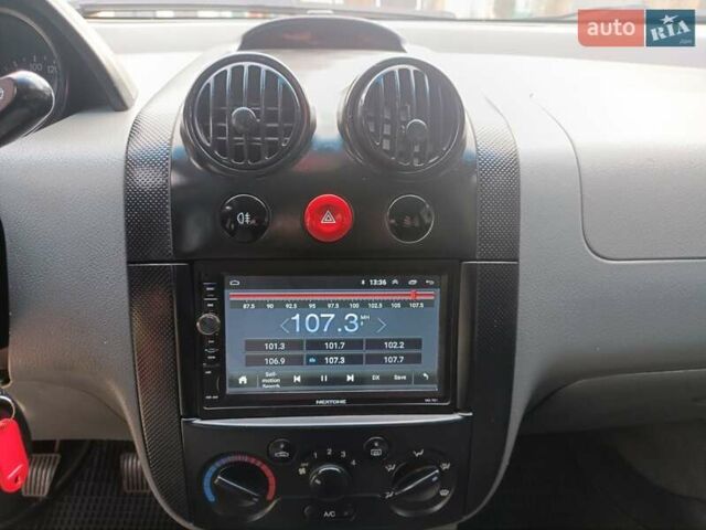 Красный Шевроле Авео, объемом двигателя 1.5 л и пробегом 178 тыс. км за 3150 $, фото 19 на Automoto.ua