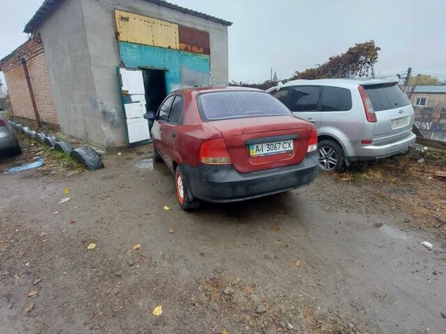 Красный Шевроле Авео, объемом двигателя 1.5 л и пробегом 200 тыс. км за 1450 $, фото 2 на Automoto.ua