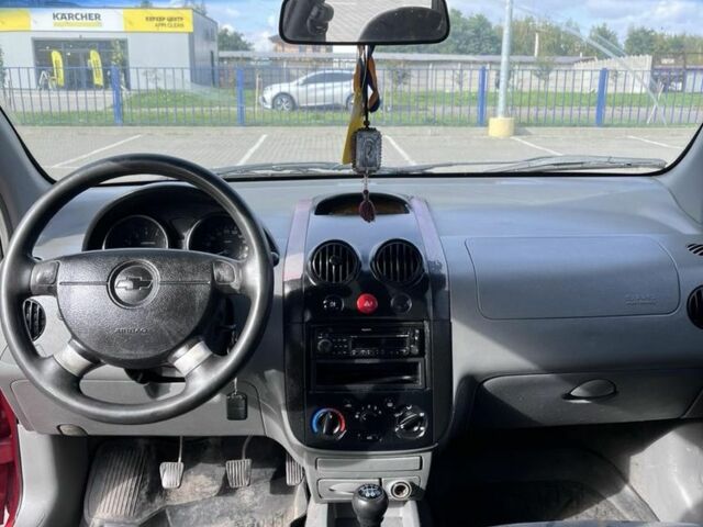 Красный Шевроле Авео, объемом двигателя 1.5 л и пробегом 200 тыс. км за 1950 $, фото 12 на Automoto.ua