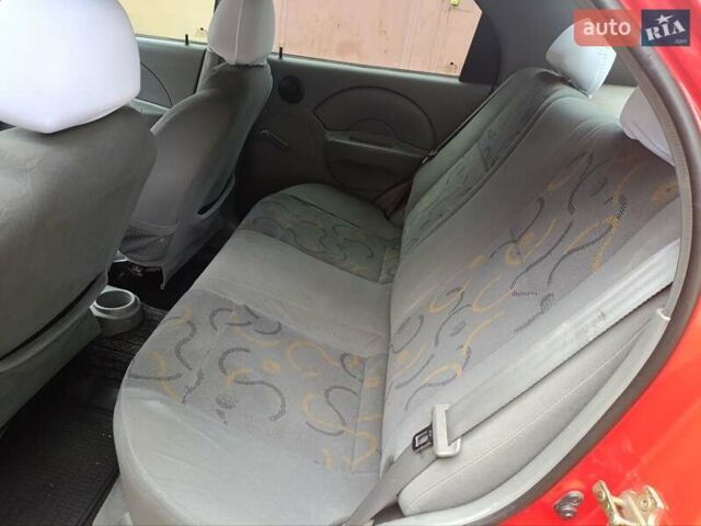 Красный Шевроле Авео, объемом двигателя 1.5 л и пробегом 178 тыс. км за 3150 $, фото 21 на Automoto.ua