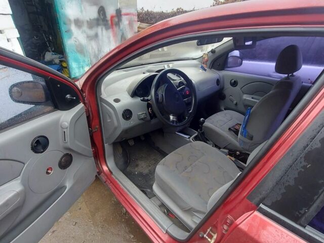 Красный Шевроле Авео, объемом двигателя 1.5 л и пробегом 200 тыс. км за 1450 $, фото 4 на Automoto.ua