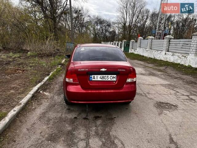Красный Шевроле Авео, объемом двигателя 1.5 л и пробегом 300 тыс. км за 2500 $, фото 2 на Automoto.ua