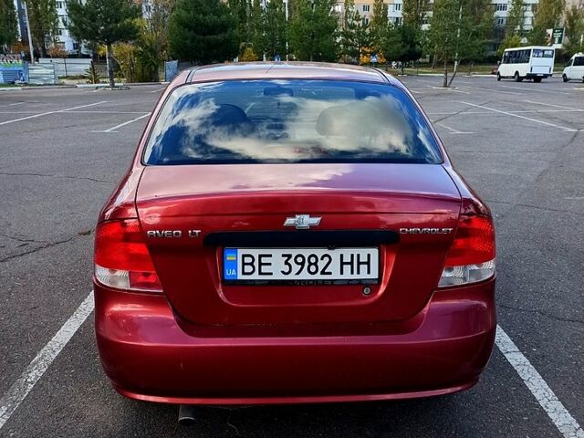 Красный Шевроле Авео, объемом двигателя 1.5 л и пробегом 320 тыс. км за 2300 $, фото 3 на Automoto.ua