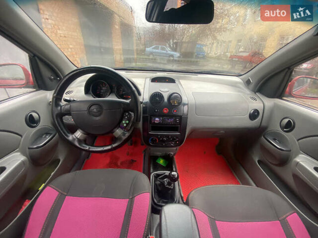 Красный Шевроле Авео, объемом двигателя 1.5 л и пробегом 250 тыс. км за 2200 $, фото 9 на Automoto.ua