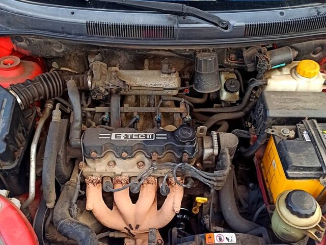 Красный Шевроле Авео, объемом двигателя 1.5 л и пробегом 320 тыс. км за 2300 $, фото 9 на Automoto.ua