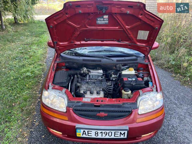 Красный Шевроле Авео, объемом двигателя 1.5 л и пробегом 150 тыс. км за 3300 $, фото 12 на Automoto.ua