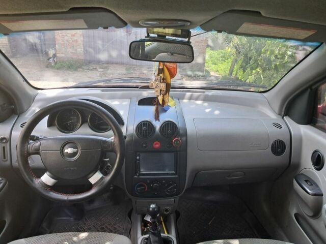 Красный Шевроле Авео, объемом двигателя 1.5 л и пробегом 300 тыс. км за 1800 $, фото 6 на Automoto.ua