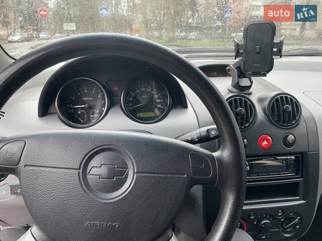 Червоний Шевроле Авео, об'ємом двигуна 1.5 л та пробігом 257 тис. км за 1699 $, фото 5 на Automoto.ua