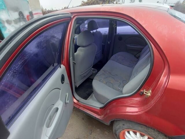 Красный Шевроле Авео, объемом двигателя 1.5 л и пробегом 200 тыс. км за 1450 $, фото 5 на Automoto.ua