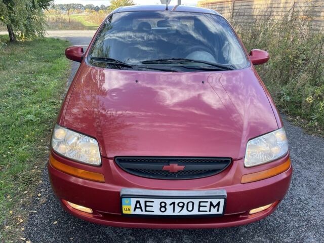 Красный Шевроле Авео, объемом двигателя 1.5 л и пробегом 150 тыс. км за 3300 $, фото 3 на Automoto.ua