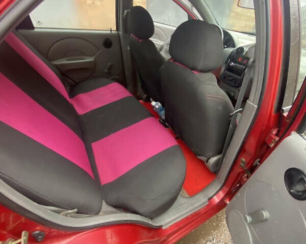 Красный Шевроле Авео, объемом двигателя 1.5 л и пробегом 250 тыс. км за 2200 $, фото 7 на Automoto.ua