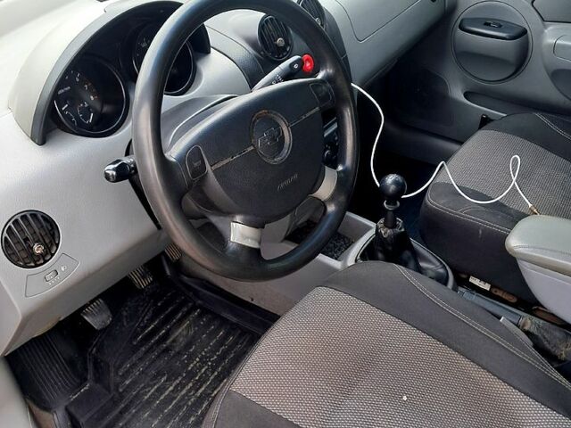 Красный Шевроле Авео, объемом двигателя 1.5 л и пробегом 203 тыс. км за 2850 $, фото 10 на Automoto.ua