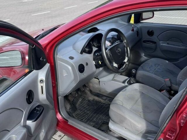 Красный Шевроле Авео, объемом двигателя 1.5 л и пробегом 200 тыс. км за 1950 $, фото 15 на Automoto.ua