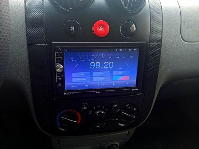 Красный Шевроле Авео, объемом двигателя 1.5 л и пробегом 320 тыс. км за 2300 $, фото 5 на Automoto.ua