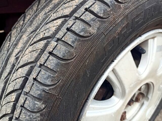 Красный Шевроле Авео, объемом двигателя 1.5 л и пробегом 320 тыс. км за 2300 $, фото 10 на Automoto.ua