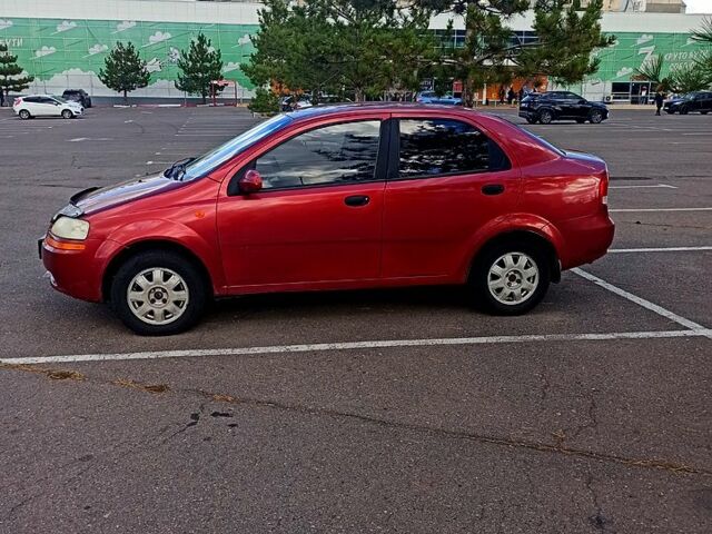 Красный Шевроле Авео, объемом двигателя 1.5 л и пробегом 320 тыс. км за 2300 $, фото 2 на Automoto.ua