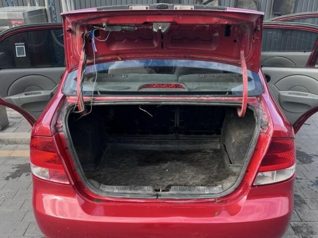 Красный Шевроле Авео, объемом двигателя 1.5 л и пробегом 200 тыс. км за 1950 $, фото 11 на Automoto.ua