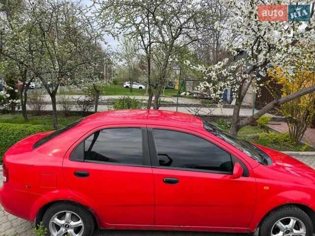 Красный Шевроле Авео, объемом двигателя 1.5 л и пробегом 222 тыс. км за 3500 $, фото 3 на Automoto.ua