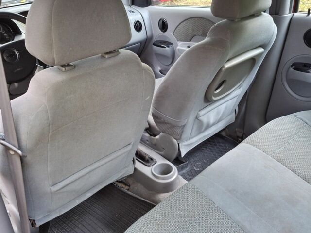 Червоний Шевроле Авео, об'ємом двигуна 1.5 л та пробігом 185 тис. км за 2400 $, фото 7 на Automoto.ua