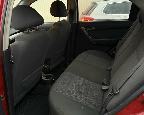 Красный Шевроле Авео, объемом двигателя 1.4 л и пробегом 169 тыс. км за 4200 $, фото 8 на Automoto.ua