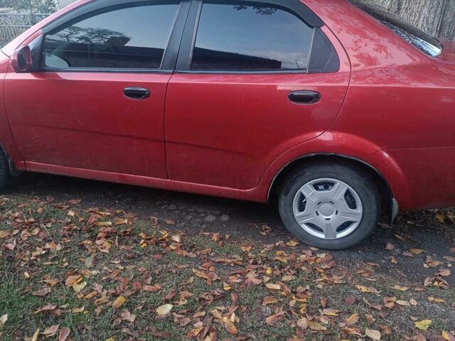 Красный Шевроле Авео, объемом двигателя 1.5 л и пробегом 290 тыс. км за 2400 $, фото 5 на Automoto.ua