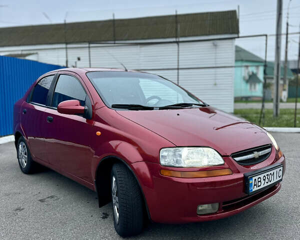 Красный Шевроле Авео, объемом двигателя 1.5 л и пробегом 268 тыс. км за 3500 $, фото 2 на Automoto.ua