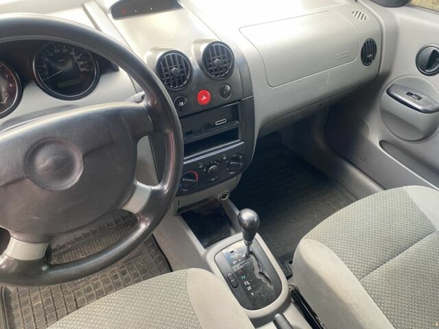 Красный Шевроле Авео, объемом двигателя 1.5 л и пробегом 225 тыс. км за 1250 $, фото 5 на Automoto.ua