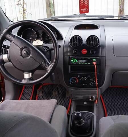 Червоний Шевроле Авео, об'ємом двигуна 1.5 л та пробігом 176 тис. км за 3500 $, фото 4 на Automoto.ua