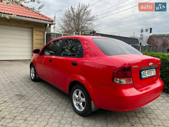 Красный Шевроле Авео, объемом двигателя 1.5 л и пробегом 222 тыс. км за 3500 $, фото 2 на Automoto.ua