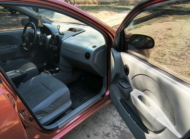 Красный Шевроле Авео, объемом двигателя 1.5 л и пробегом 225 тыс. км за 4500 $, фото 5 на Automoto.ua