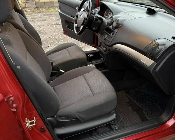 Красный Шевроле Авео, объемом двигателя 1.4 л и пробегом 169 тыс. км за 4200 $, фото 18 на Automoto.ua