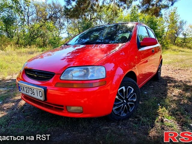 Красный Шевроле Авео, объемом двигателя 1.5 л и пробегом 318 тыс. км за 3000 $, фото 1 на Automoto.ua