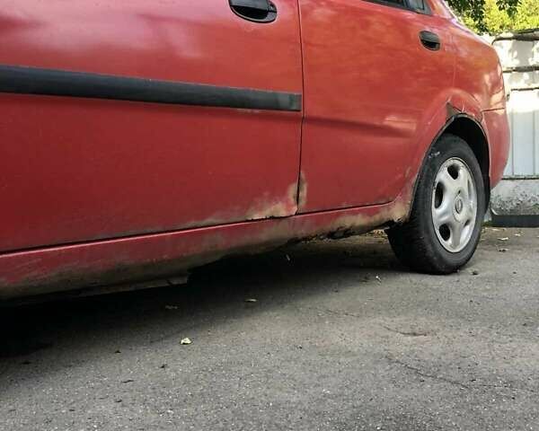 Красный Шевроле Авео, объемом двигателя 1.5 л и пробегом 220 тыс. км за 1100 $, фото 4 на Automoto.ua