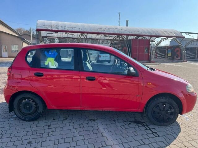 Красный Шевроле Авео, объемом двигателя 1.2 л и пробегом 210 тыс. км за 2700 $, фото 2 на Automoto.ua