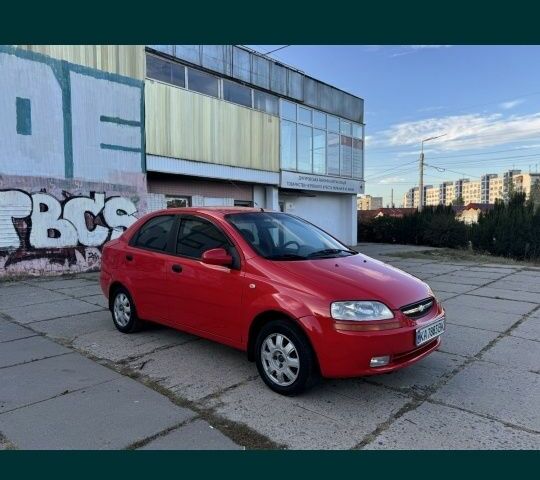 Красный Шевроле Авео, объемом двигателя 1.5 л и пробегом 250 тыс. км за 3500 $, фото 5 на Automoto.ua