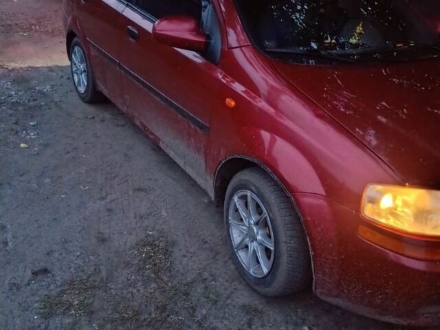 Червоний Шевроле Авео, об'ємом двигуна 2 л та пробігом 250 тис. км за 2500 $, фото 1 на Automoto.ua