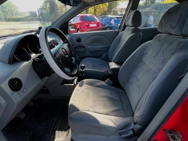 Красный Шевроле Авео, объемом двигателя 0 л и пробегом 191 тыс. км за 2500 $, фото 8 на Automoto.ua