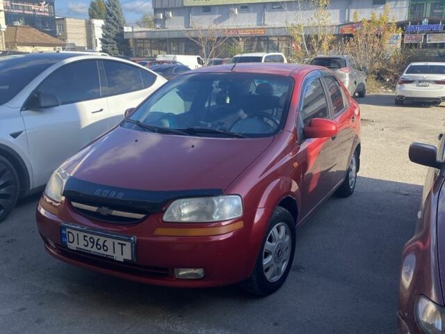 Красный Шевроле Авео, объемом двигателя 1.5 л и пробегом 220 тыс. км за 2700 $, фото 1 на Automoto.ua